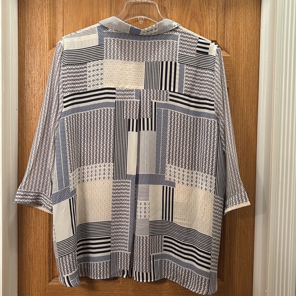 Rose + Olive - Multi color & designed button down shirt with 3/4 sleeves. - Picture 2 of 9